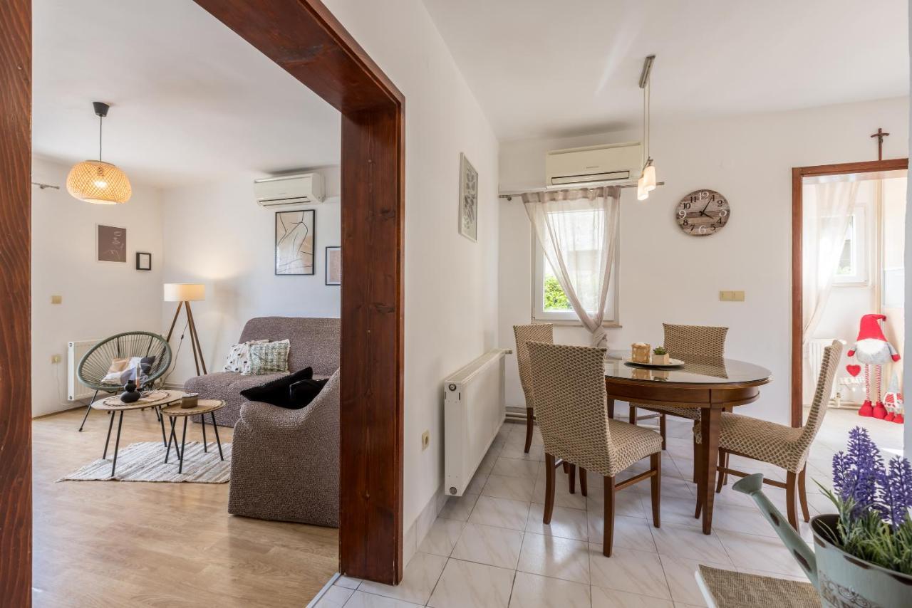 Citrus Accommodation Kastela Exterior photo
